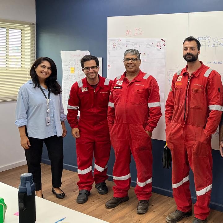 Equipe operacional CRC Evans em workshop